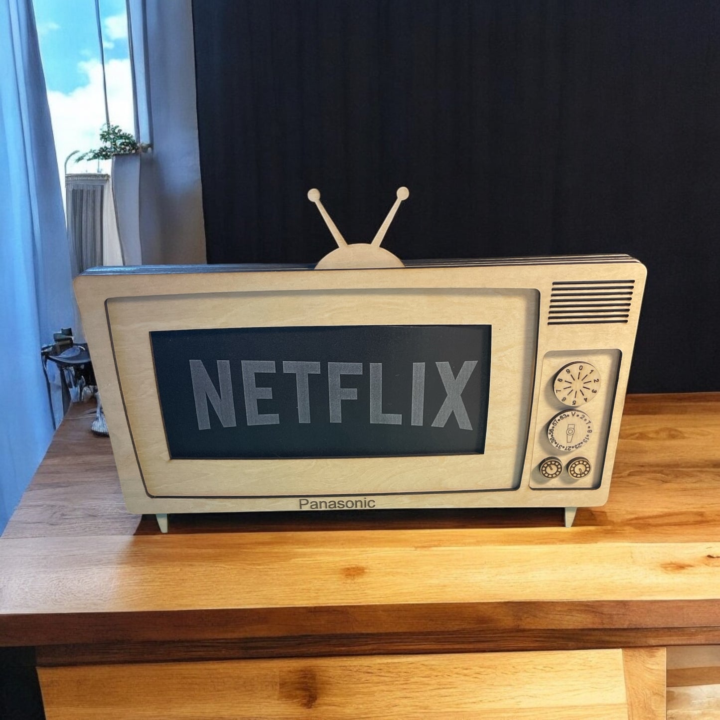 Retro TV Phone Holder📺